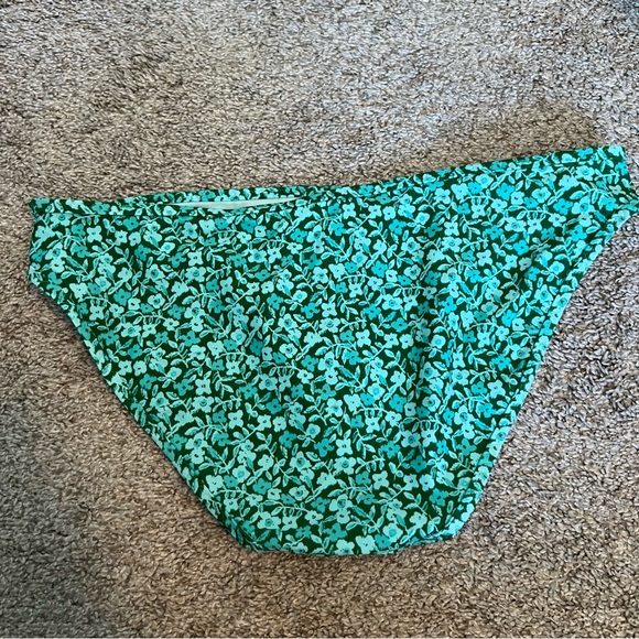 Aerie wide strap plunge bikini green floral - Picture 9 of 11